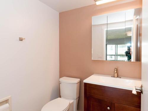 313-1610 Jubilee Ave, Victoria, BC - Indoor Photo Showing Bathroom