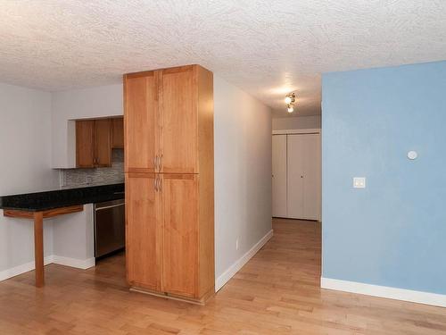 313-1610 Jubilee Ave, Victoria, BC - Indoor