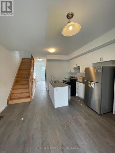 388 Okanagan Path, Oshawa, ON - Indoor Photo Showing Kitchen