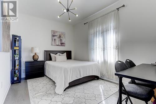 17 Charles White Court, East Gwillimbury, ON - Indoor Photo Showing Bedroom