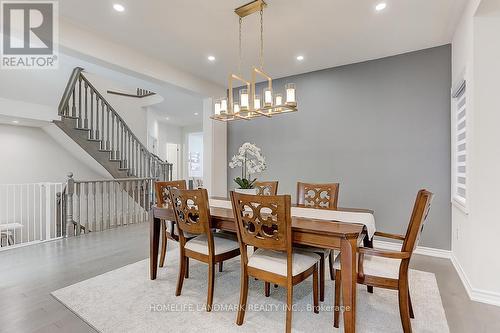 17 Charles White Court, East Gwillimbury, ON - Indoor Photo Showing Dining Room