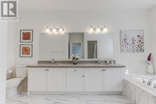 17 Charles White Court, East Gwillimbury, ON - Indoor Photo Showing Bathroom