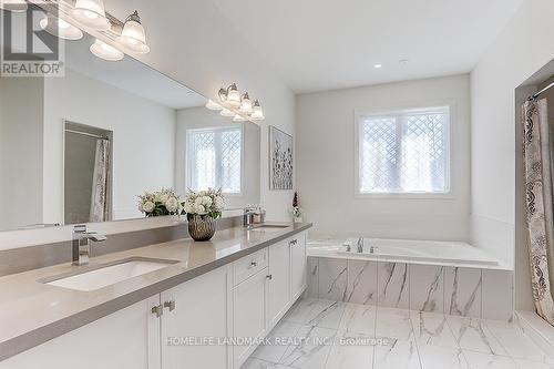 17 Charles White Court, East Gwillimbury, ON - Indoor Photo Showing Bathroom