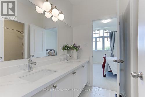 17 Charles White Court, East Gwillimbury, ON - Indoor Photo Showing Bathroom