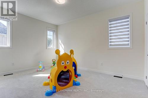 17 Charles White Court, East Gwillimbury, ON - Indoor Photo Showing Other Room