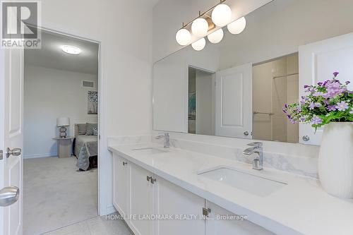 17 Charles White Court, East Gwillimbury, ON - Indoor Photo Showing Bathroom