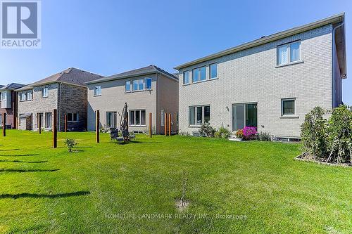 17 Charles White Court, East Gwillimbury, ON - Outdoor With Exterior