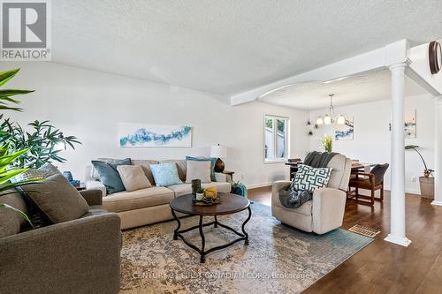 20 Linwood Drive, Thames Centre (Dorchester), ON - Indoor Photo Showing Living Room