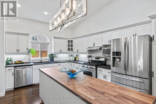 20 Linwood Drive, Thames Centre (Dorchester), ON - Indoor Photo Showing Kitchen