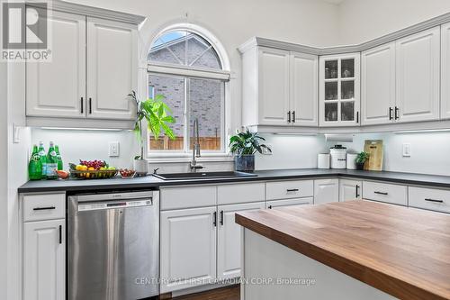 20 Linwood Drive, Thames Centre (Dorchester), ON - Indoor Photo Showing Kitchen