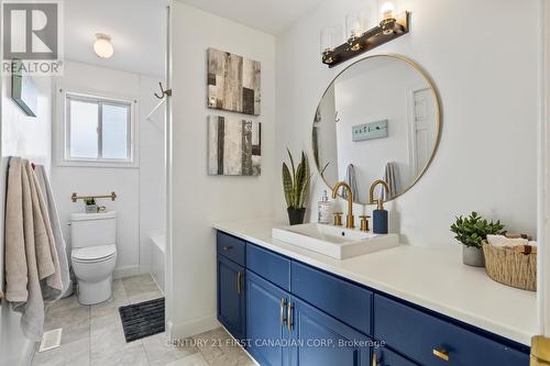 20 Linwood Drive, Thames Centre (Dorchester), ON - Indoor Photo Showing Bathroom