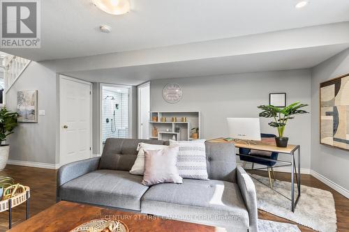 20 Linwood Drive, Thames Centre (Dorchester), ON - Indoor Photo Showing Living Room