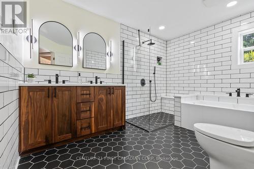 20 Linwood Drive, Thames Centre (Dorchester), ON - Indoor Photo Showing Bathroom