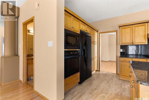 6006 Wascana Court, Regina, SK - Indoor Photo Showing Kitchen