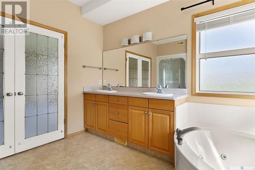 6006 Wascana Court, Regina, SK - Indoor Photo Showing Bathroom