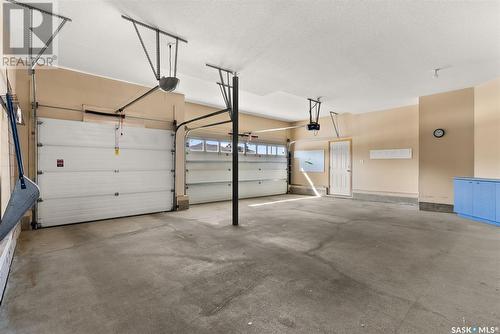 6006 Wascana Court, Regina, SK - Indoor Photo Showing Garage