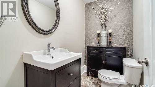 1314 3Rd Avenue Ne, Moose Jaw, SK - Indoor Photo Showing Bathroom