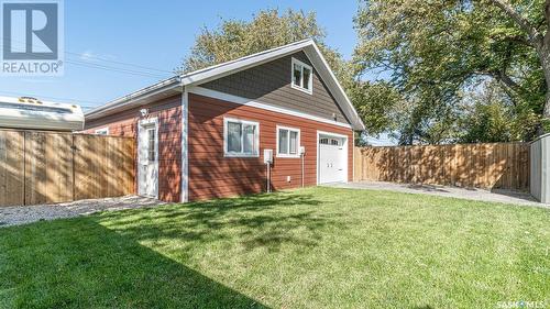 1314 3Rd Avenue Ne, Moose Jaw, SK - Outdoor