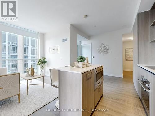 2902 - 1 Yorkville Avenue, Toronto (Annex), ON - Indoor Photo Showing Kitchen