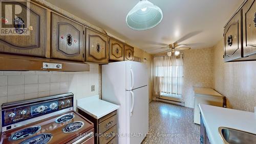 117 - 70 Cass Avenue, Toronto (Tam O'Shanter-Sullivan), ON - Indoor Photo Showing Kitchen