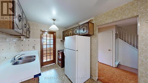 117 - 70 Cass Avenue, Toronto (Tam O'Shanter-Sullivan), ON - Indoor Photo Showing Kitchen With Double Sink