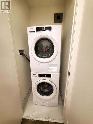 219 - 8 Steckley House Lane, Richmond Hill, ON - Indoor Photo Showing Laundry Room