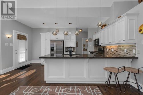 15 Alpine Way, Oro-Medonte (Horseshoe Valley), ON - Indoor Photo Showing Kitchen With Upgraded Kitchen