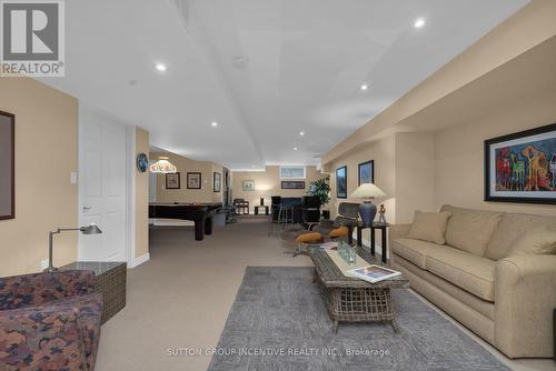 15 Alpine Way, Oro-Medonte (Horseshoe Valley), ON - Indoor Photo Showing Living Room