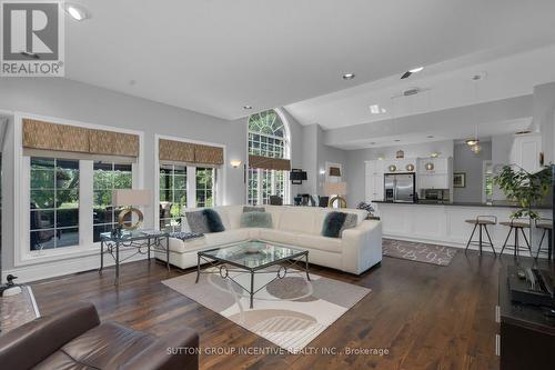 15 Alpine Way, Oro-Medonte (Horseshoe Valley), ON - Indoor Photo Showing Living Room