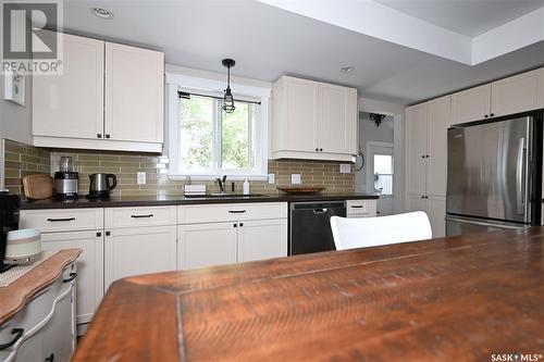 1339 2Nd Street, Estevan, SK - Indoor Photo Showing Kitchen