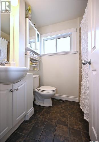 1339 2Nd Street, Estevan, SK - Indoor Photo Showing Bathroom