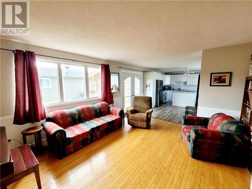 3265 Front Road Unit#11, Hawkesbury, ON - Indoor Photo Showing Living Room