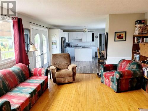 3265 Front Road Unit#11, Hawkesbury, ON - Indoor Photo Showing Living Room