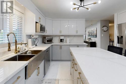 133 Hanmer Street W, Barrie (West Bayfield), ON - Indoor Photo Showing Kitchen With Double Sink