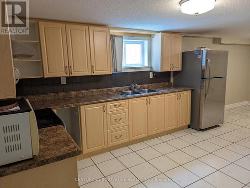 7326 Redfox Road, Mississauga, ON - Indoor Photo Showing Kitchen With Double Sink