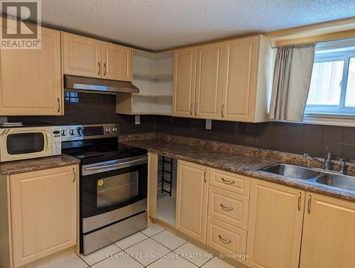 7326 Redfox Road, Mississauga, ON - Indoor Photo Showing Kitchen With Double Sink