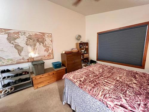 811 Kildare Street, New Denver, BC - Indoor Photo Showing Bedroom