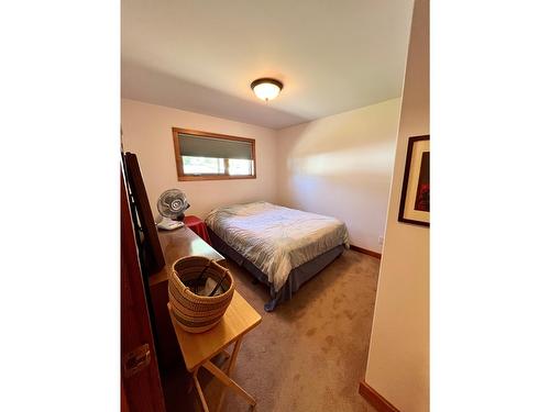 811 Kildare Street, New Denver, BC - Indoor Photo Showing Bedroom