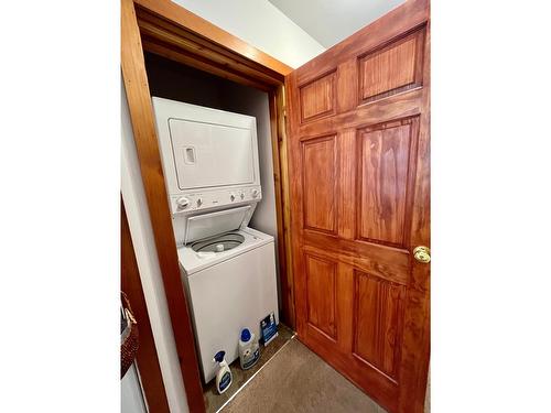 811 Kildare Street, New Denver, BC - Indoor Photo Showing Laundry Room