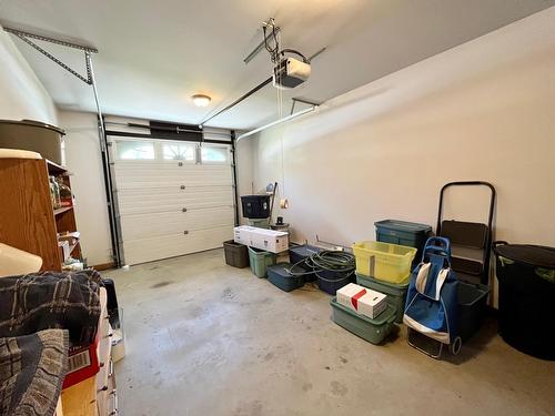 811 Kildare Street, New Denver, BC - Indoor Photo Showing Garage