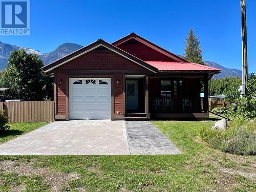 811 Kildare Street, New Denver, BC - Outdoor With Deck Patio Veranda