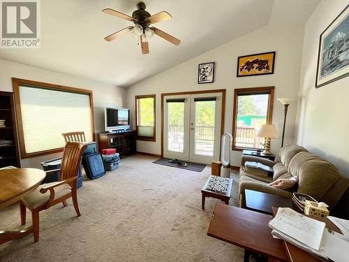 811 Kildare Street, New Denver, BC - Indoor Photo Showing Living Room