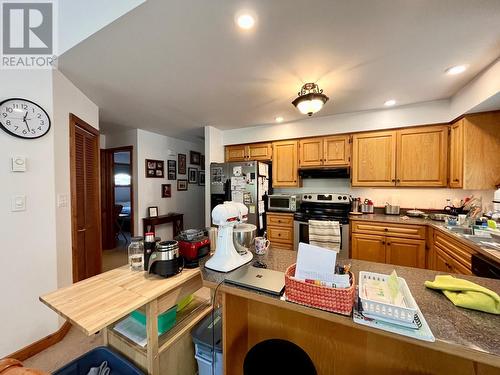 811 Kildare Street, New Denver, BC - Indoor Photo Showing Kitchen