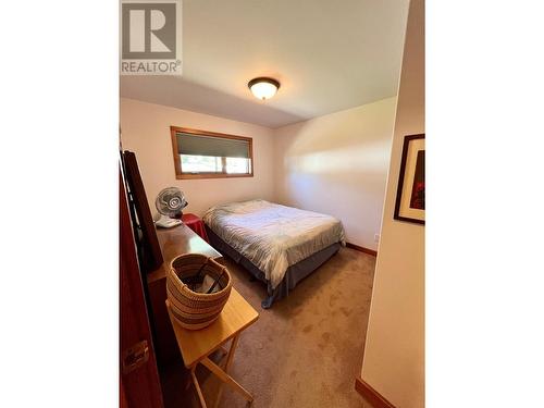 811 Kildare Street, New Denver, BC - Indoor Photo Showing Bedroom