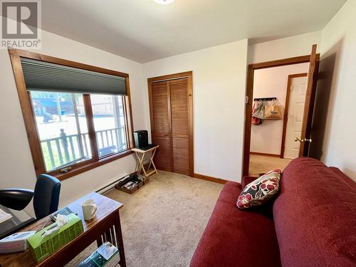 811 Kildare Street, New Denver, BC - Indoor Photo Showing Bedroom