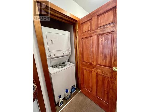 811 Kildare Street, New Denver, BC - Indoor Photo Showing Laundry Room