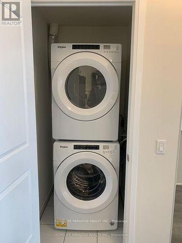 3019 - 35 Watergarden Drive, Mississauga, ON - Indoor Photo Showing Laundry Room