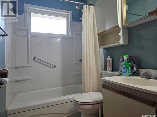 132 2Nd Street E, Mankota, SK - Indoor Photo Showing Bathroom