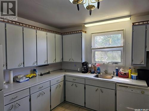 132 2Nd Street E, Mankota, SK - Indoor Photo Showing Kitchen