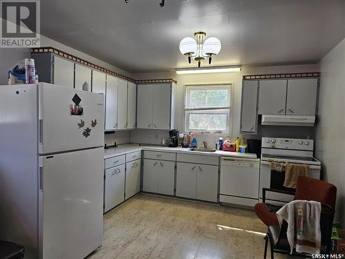 132 2Nd Street E, Mankota, SK - Indoor Photo Showing Kitchen